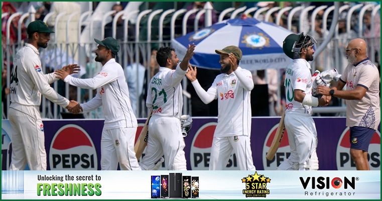ইনিংস ঘোষণার পর হার, পাকিস্তানকে আকাশের খোঁচা
