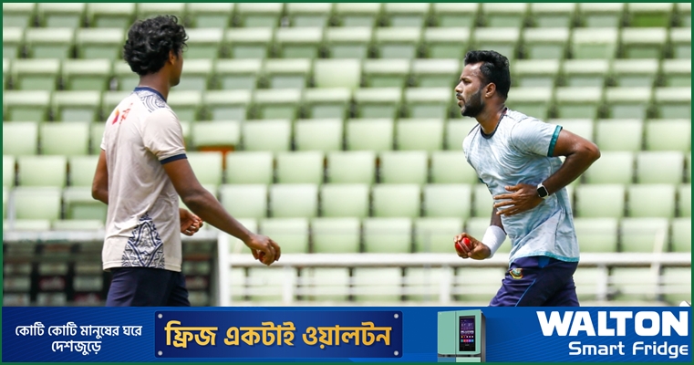 আমিরাতের গরম সামলাতে খালি পায়ে হেঁটেছেন ইবাদত