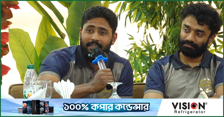 'দেশি ব্র্যান্ড বানান', বিদেশি ব্যাট এনে দেশপ্রেমিক না সাজার আহ্বান ইমরুলের