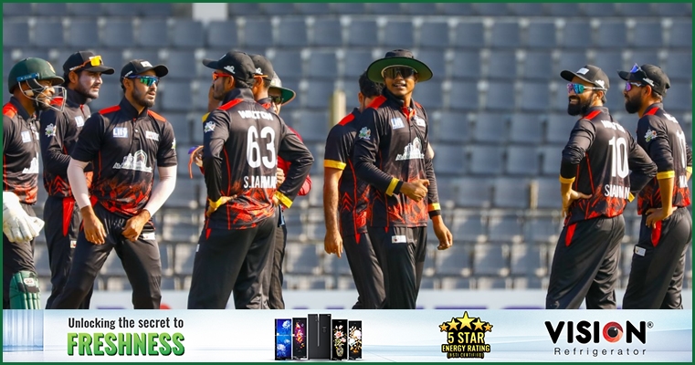 ১১৯ রানের পুঁজি নিয়েই ফাইনালে মেট্রো 